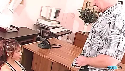 Благосклонное анальное благословение даруется тем, кто освоит поедание киски