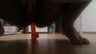 Арабский паренек скачет на секс-игрушке