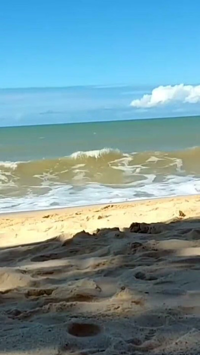 Jugando al fútbol en la playa, dos minas buenísimas perdieron la apuesta y tuvieron que cogerme | Clip 1