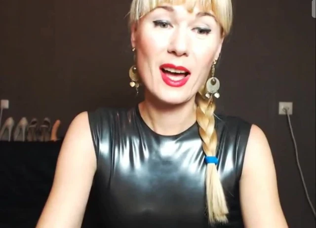 Mature slave in latex