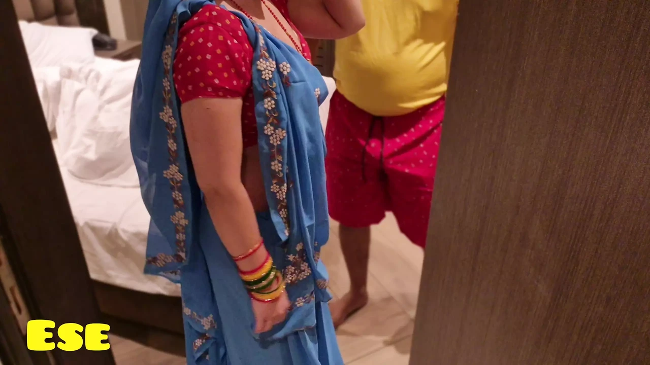 Neighbour's Bhabhi said  come I will make you play cricket with my balls