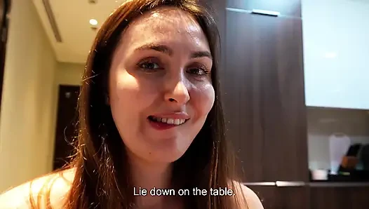 Pov: ibu tiriku nyepong kontolku diam-diam di dapur setelah menatap kontolku di bawah meja
