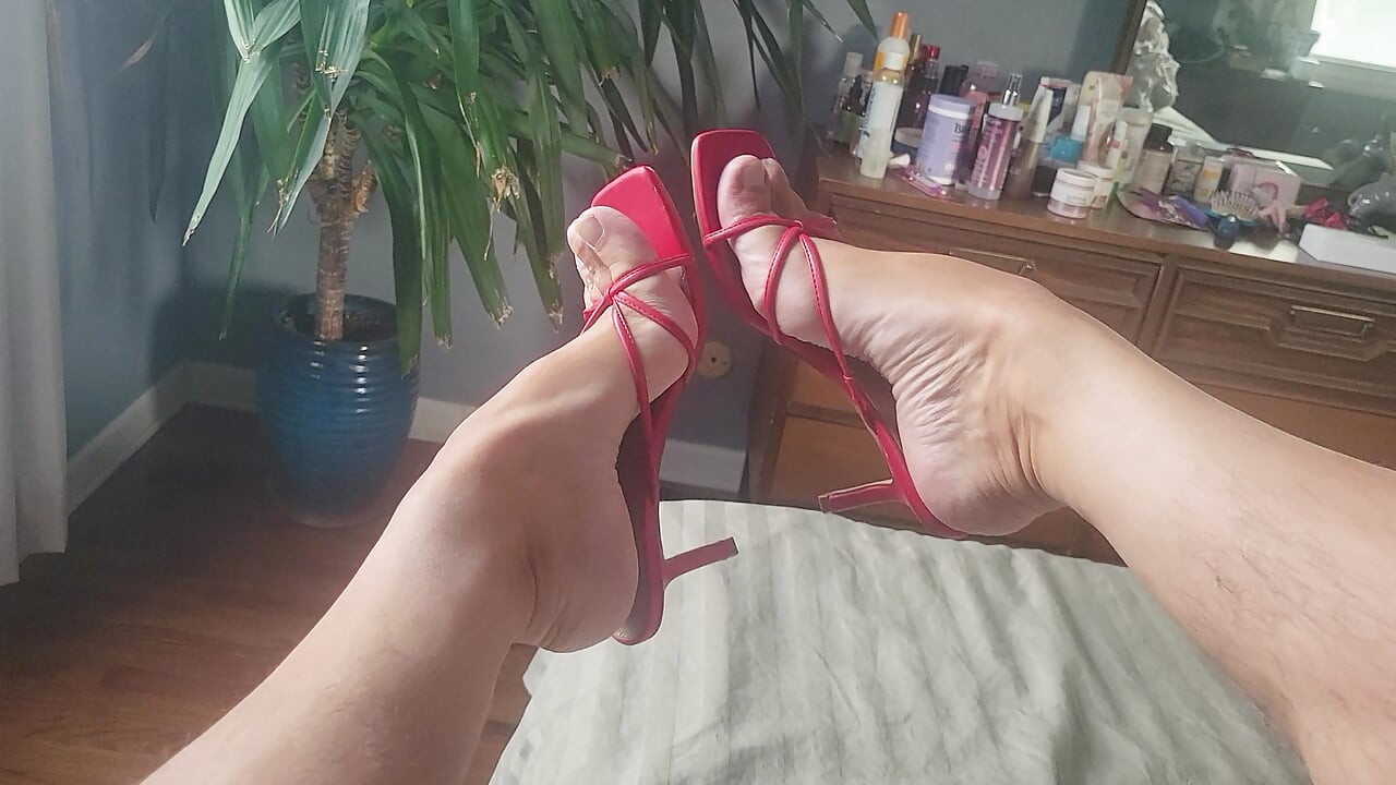 Jacking Big Dick Off in Red Heels - Lots of Cum!