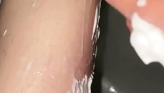 Cewek dengan lebat lagi cukur lebat - close up