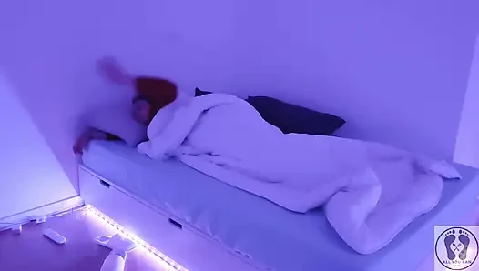 Normal bir duşdan önce sidik altın duşta yüzüme işiyorum