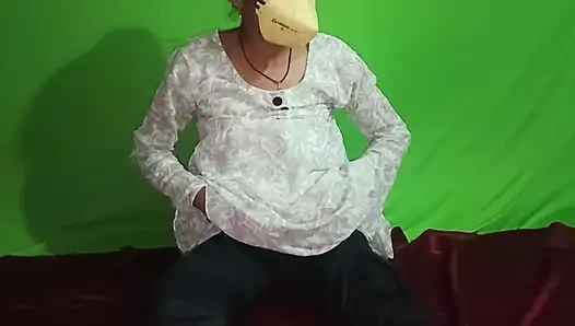 Sudha Bhabhi, a resident of Lucknow, took off her frock and showed off her frock.