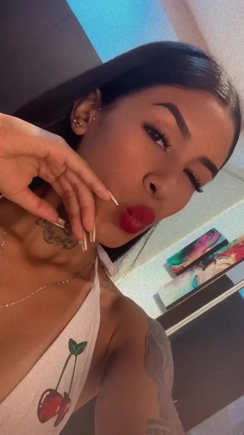 Happy with my cherries even more when someone knows how to truly savor them