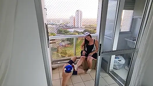 Sokak karnaval partisinden sonra kaybeden Kiffa Edepsiz'e tapıyor