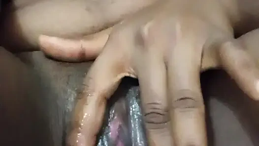 Fingered my juicy pussy