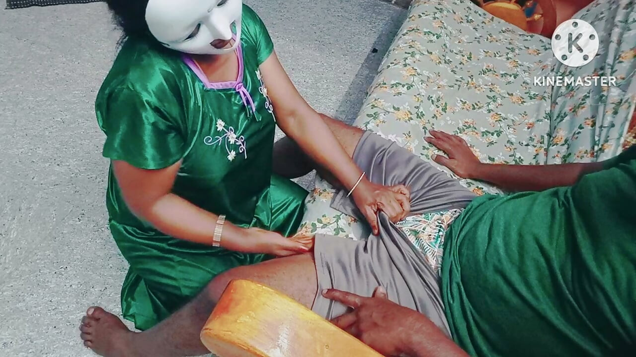 Tamil - Desi djevojka zavodi svog dečka i daje mu lijep udarac da ga odvede u krevet - Erotsko stenjanje uz tamilski audio