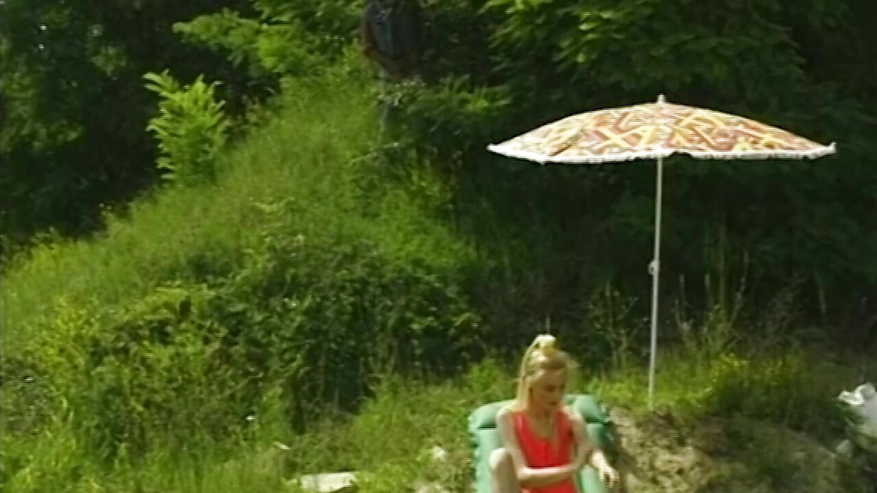 Exhibitionist Pees on the Tits of a Beach Mermaid