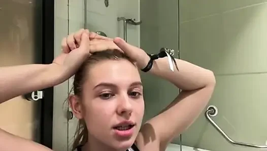 Jucielussie playing in the bathroom