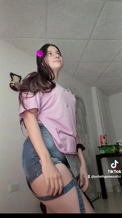 Latina masturbates until she squirts | Clip 3