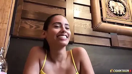 Johntronx - cewek seksi latina goyangin pantat itu kayak pro