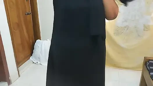 Büyük göt ve büyük memeli Arap üvey anne Hintli üvey oğlu tarafından sikiliyor