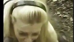 Abuela francesa follada anal en el bosque