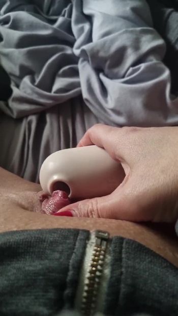 Clit jerk off