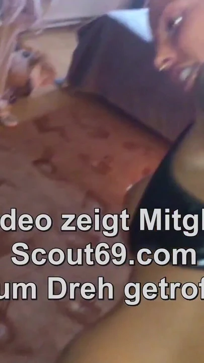 Okouzlující okamžik z "Stříkání na její mokrý zadek v legínách po šukání - německý amatér"