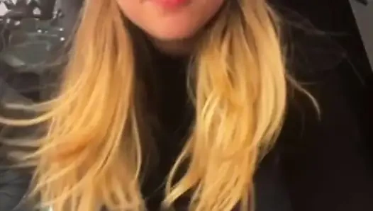 Jucielussie eating pants in public shopping