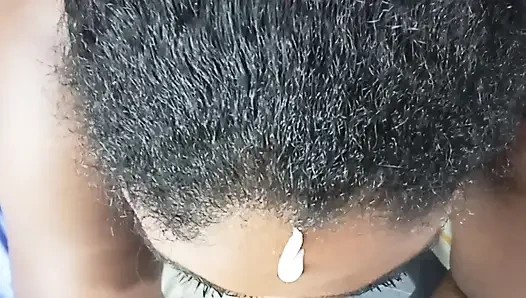 Gesicht bedeckt hat sexy brünettes mädchen