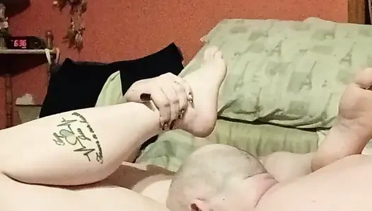 Yalıyor ve sikişiyor