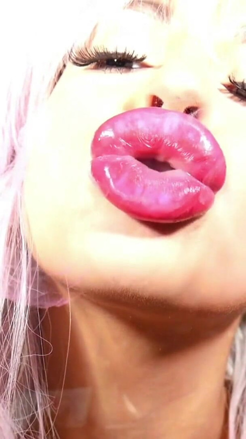 MWAH MWAH! 대물 자지에 따먹히는 거유녀 | 클립 1