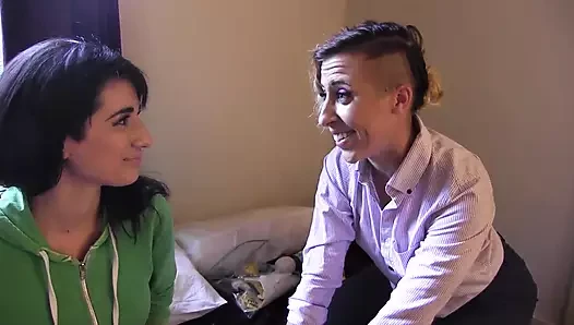 Arabelle Raphael ve Andre Shakti esmer lezbiyenler