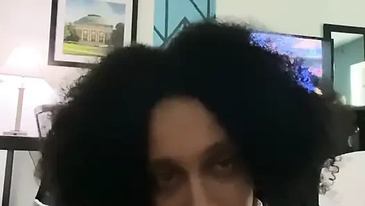 Leena Rayz - minik ve güzel ellere sahip köle parlak beyaz yarağı okşuyor