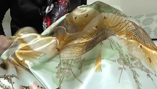 На Пасху, ты можешь эякулировать на моем атласном шарфе, леди Виктория Валенте