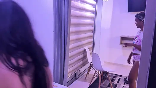 Karımın gavat sevgilisi dizisini izlerken sevgilimi arkasından sikme fırsatını değerlendiriyorum