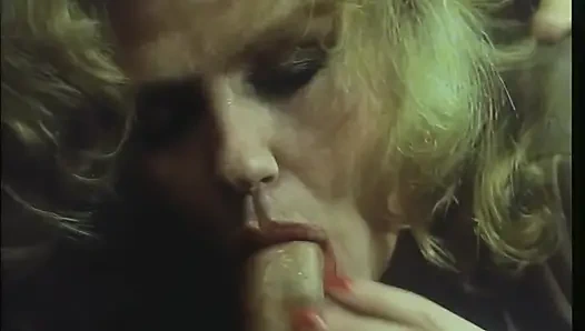 Итальянский винтажный секс вчетвером для порнозвезды Марины Лотар