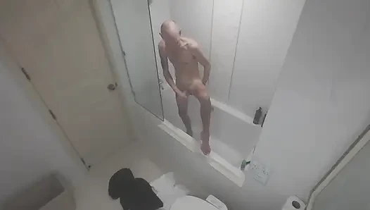 Gizli duş kamerası beni kendime dokunurken yakaladı