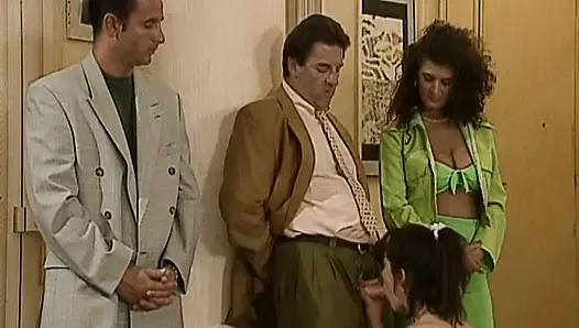 Mükemmel Alman bayanlar anal sekste yarağa biniyor