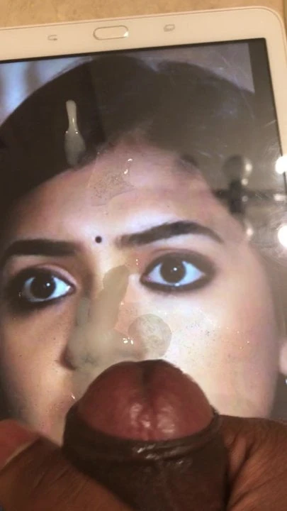 Nazriya nazim cumtribute spit