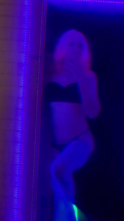 Neonska pušačica kurva