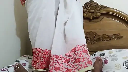 Am frühen morgen geile stiefmutter wachte auf und steckte kondome auf stiefsohn-schwanz dann reiten