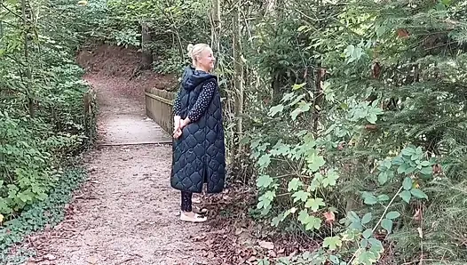 Istri Dewasa Pirang Cantik Menikmati Seks Dengan Sepatu Hak Tinggi