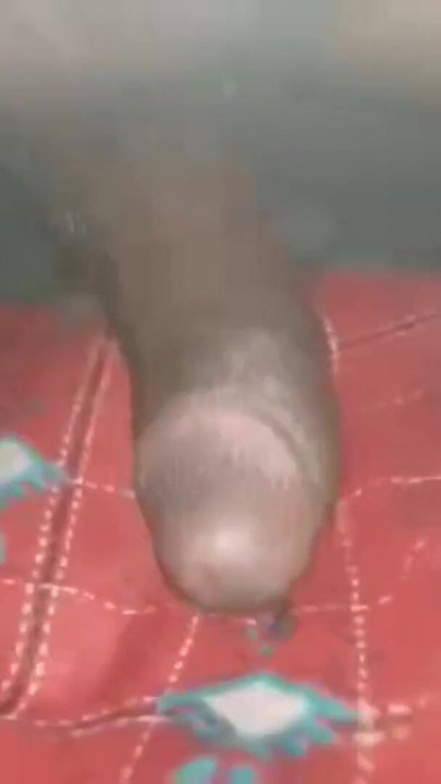 Polla muy grande perforada con almohada y está llena de aceitado. | Clip 1