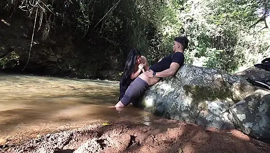 SON BÖLÜM Doğayı keşfetmeye çıktım Bir adam buldum ve ona popomla sikmesini istedim, o da bana lezzetli bir seks yaptı ve sütü tadı geldi