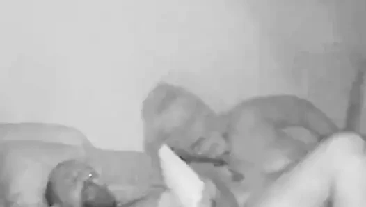 Onun sert yarağını hissettim ve yapmam gerekenleri hissettim.