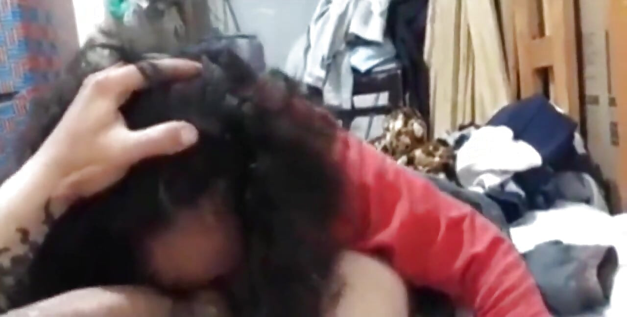 สาวแก่กว่าเพลิดเพลินกับควยของหนุ่มๆ