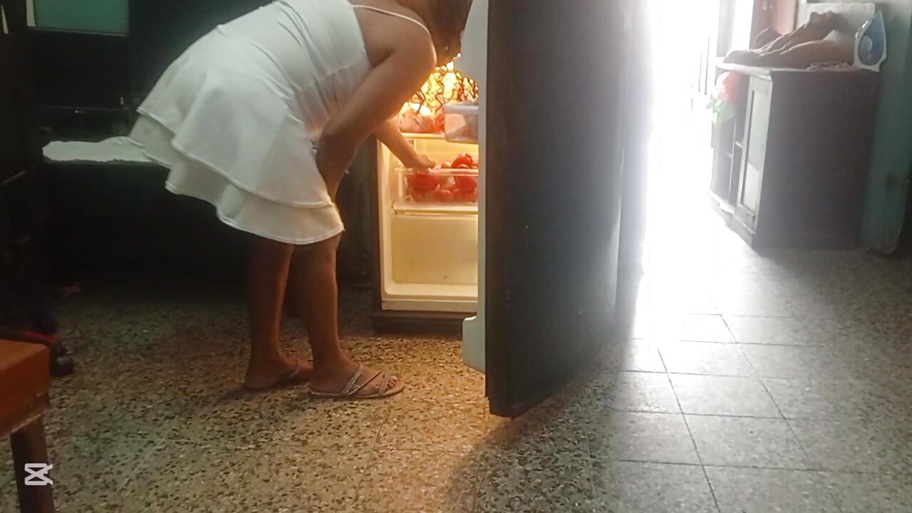Tamilska čistačica kuhala je i na kraju je pojebala