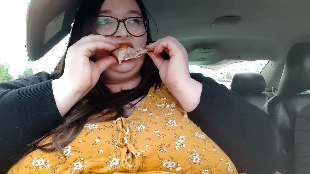 Ssbbw bbw KFC-s ujjnyalásban lubickol