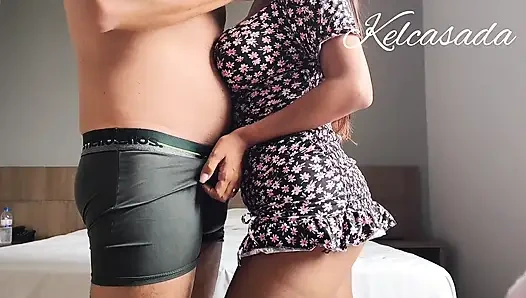 Arkadaşımın karısını evde yakaladım ve her şeyi filme aldım