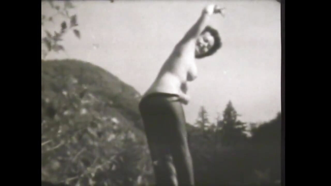 Des salopes sexy aux seins épiques, strip-tease