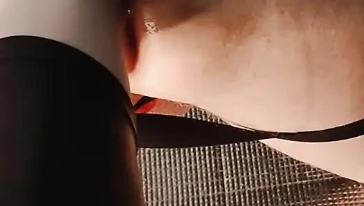 Köle götüne ayak yumruk sokma