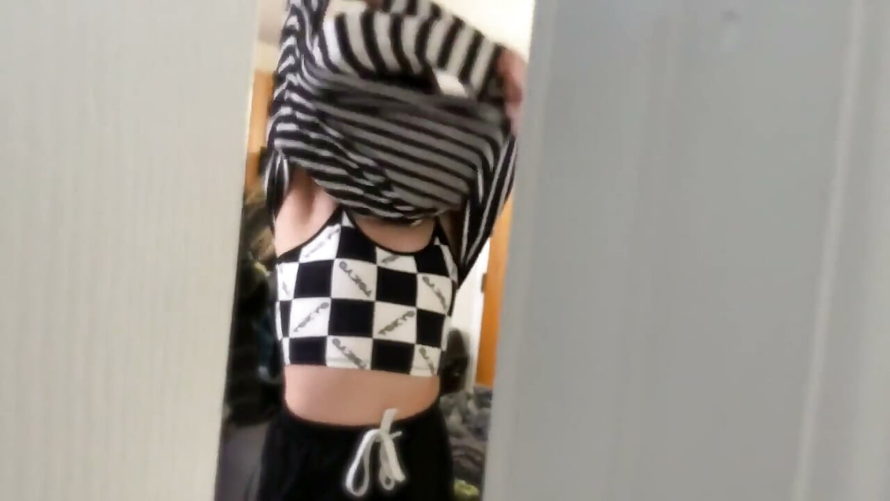 Pris en train de regarder par ta coloc trans