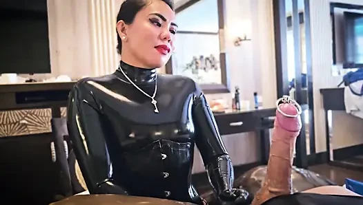 Suara femdom oleh nyonya lateks