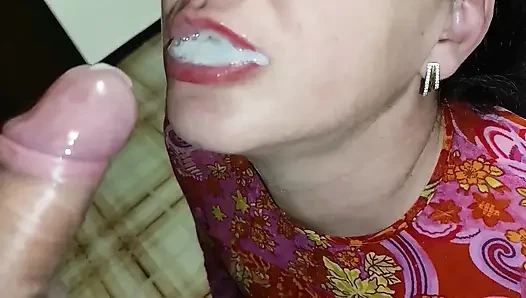 MILF Cum in Mouth Amateur Homemade