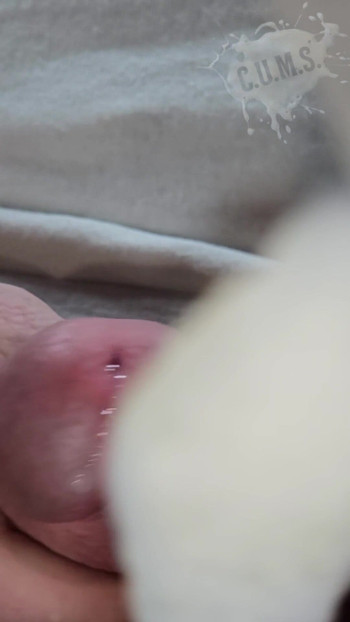 Moment à partager absolument de « C.U.M.S - Gros plan et ralenti en mouvement - éjaculation en solo n° 32 »